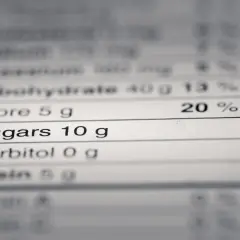 Tabela wartości odżywczych: węglowodany 40g, błonnik 5g, cukry 10g. Nie ma informacji, w czym jest gluten.