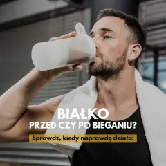Mężczyzna pije białko z shakera po treningu. Czy białko przed treningiem jest lepsze? Sprawdź, kiedy naprawdę działa!