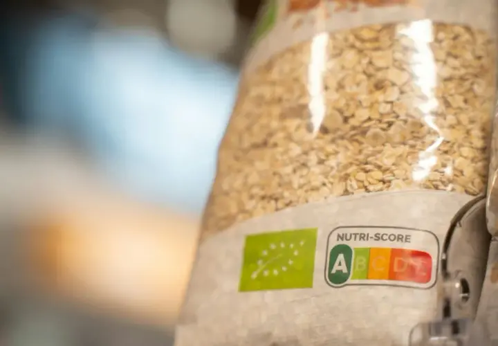 Płatki owsiane z etykietą Nutri-Score A. Naturalnie niską zawartość fruktozy w czym jest, potwierdza zielona ocena.