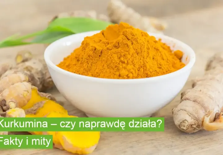 Kurkumina w proszku w miseczce, obok korzeni. Czy kurkumina wlasciwosci to tylko mity?