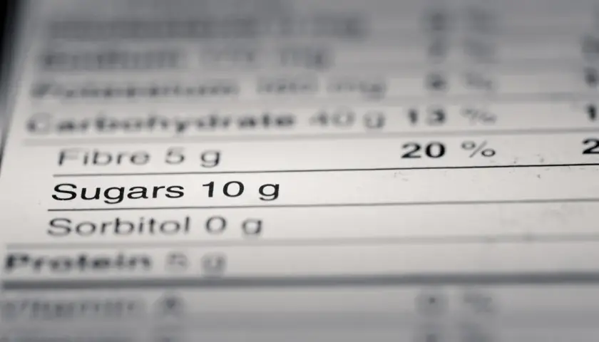 Tabela wartości odżywczych: węglowodany 40g, błonnik 5g, cukry 10g. Nie ma informacji, w czym jest gluten.