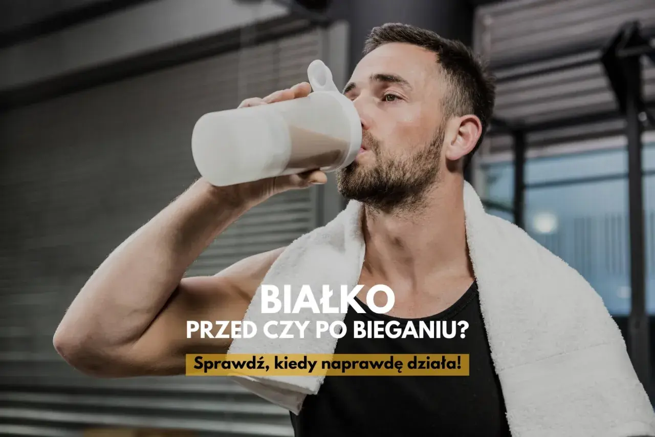 Mężczyzna pije białko z shakera po treningu. Czy białko przed treningiem jest lepsze? Sprawdź, kiedy naprawdę działa!