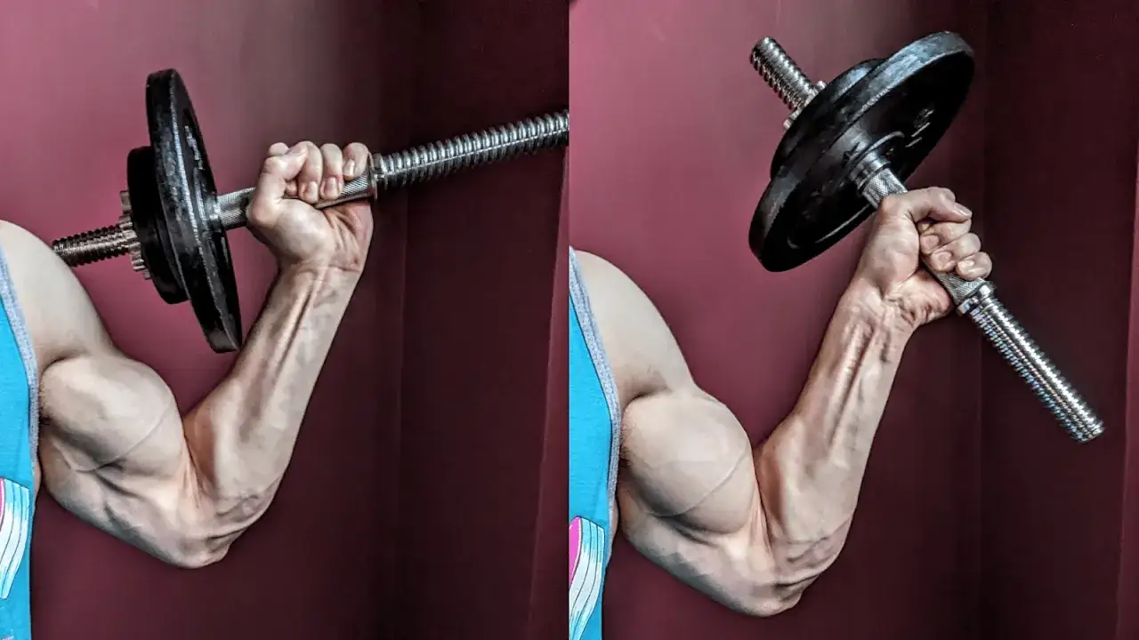Dwa ujęcia ramienia wykonującego ćwiczenia na przedramię z hantlem. Widoczne mocno umięśnione przedramię i biceps.